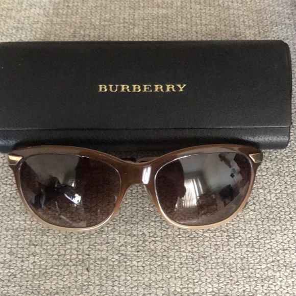 Burberry Accessories - Burberry Sunglasses